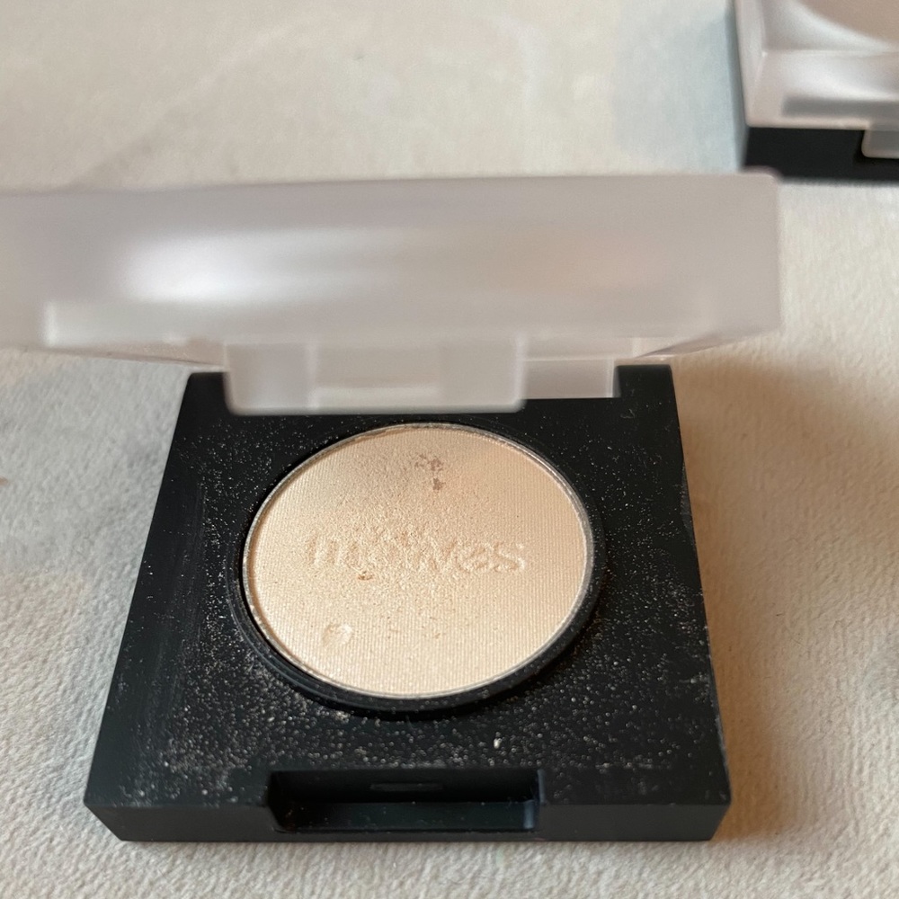 Motives Pressed Eye Shadow -Creme Fresh